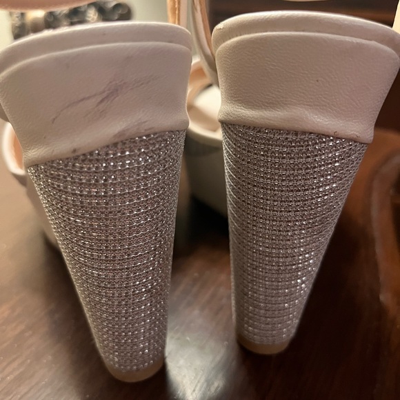 Woods White and Silver Wedge Heels (EU 38/UK 5) - Picture 4 of 8